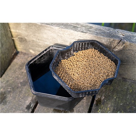 AGNKASSE ZEBCO SECURE-LOCK BAIT BOX AND SIEVE