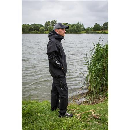 ΑΝΔΡΙΚΌ ΜΠΟΥΦΆΝ FOX MATRIX ULTRA-LIGHT 8K JACKET - ΜΑΎΡΟ