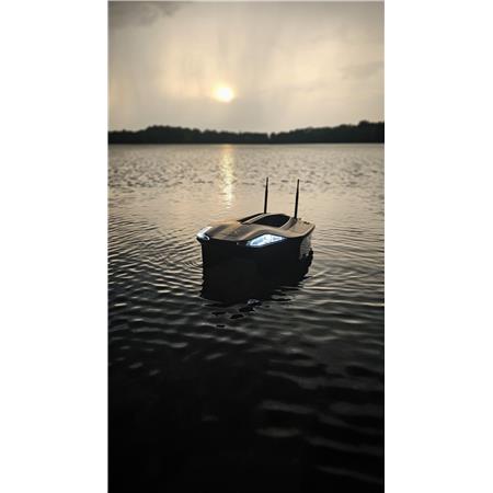 BATEAU AMORCEUR CARP ROYAL TOLSON CR-X