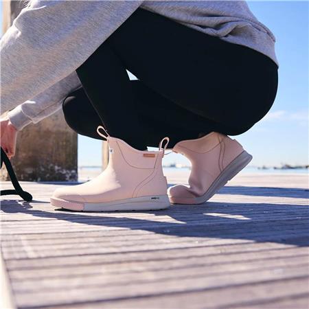 BOTAS FEMININAS XTRATUF WMNS ANKLE DECK BOOT SPORT - PÊSSEGO PÁLIDO