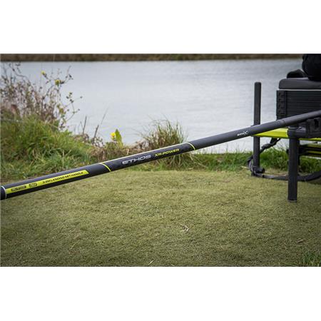 CABO DE REDE DE PESCA FOX MATRIX ETHOS XR POWER LANDING NET HANDLE