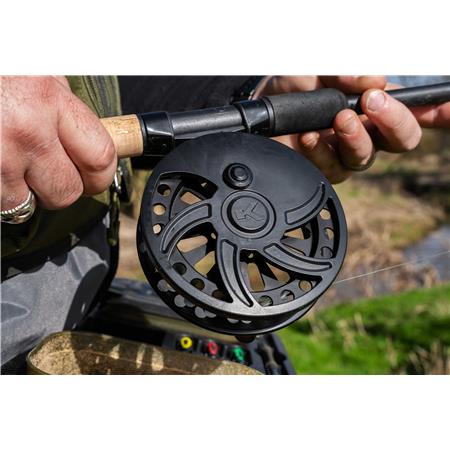 CARRETE GOLPE KORUM GLIDE STEALTHMODE CENTREPIN