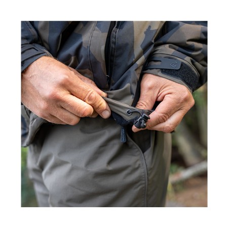 CONJUNTO JAQUETA E SALOPETE MASCULINO AVID CARP ARCTIC-SERIES DISTORTION THERMAL SUIT - CAQUI/CAMO