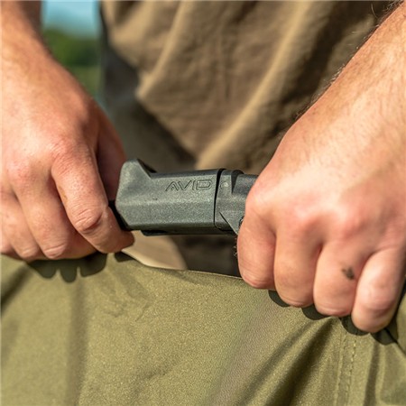 D’ACCORD, MERCI POUR LES INSTRUCTIONS. JE SUIS PRÊT À RECEVOIR LE NOM DU PRODUIT À TRADUIRE. AVID CARP EXO - 1 PLACE