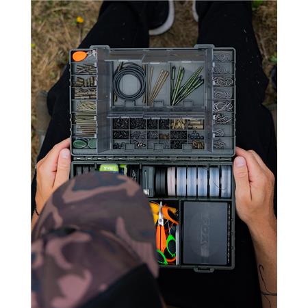 DOOS MET ACCESSOIRES FOX “LOADED” MEDIUM TACKLE BOX