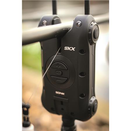 ESTUCHE DETECTOR DE PICADA + LÁMPARA BIVVY SONIK SKX BITE ALARMS + LAMPE BIVVY