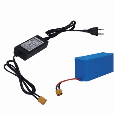 FUTTERBOOT JOYSWAY BAIT 2500 + ECHOSONDEUR TF520