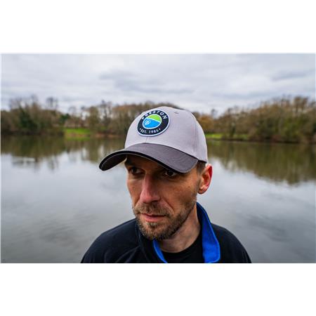 GORRA DE HOMBRE PRESTON INNOVATIONS GREY EST CAP - GRIS