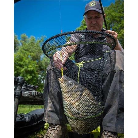 HOOFD VAN EEN SLIJPKOP FOX MATRIX CARP LATEX LANDING NET