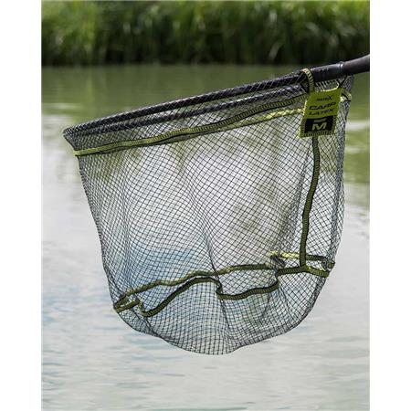 HOOFD VAN EEN SLIJPKOP FOX MATRIX CARP LATEX LANDING NET