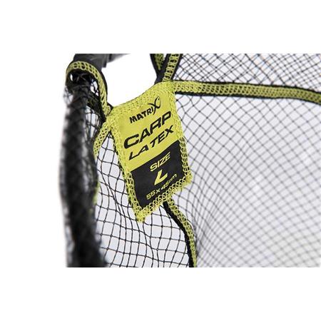 HOOFD VAN EEN SLIJPKOP FOX MATRIX CARP LATEX LANDING NET