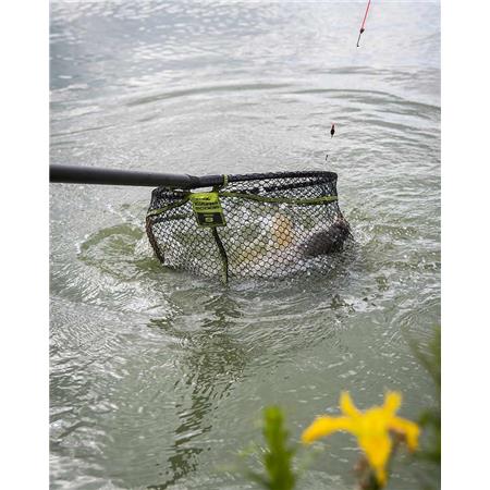 HOOFD VAN EEN SLIJPKOP FOX MATRIX CARP SCOOP LANDING NET