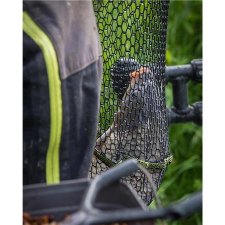 HOOFD VAN EEN SLIJPKOP FOX MATRIX CARP SCOOP LANDING NET