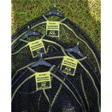 HOOFD VAN EEN SLIJPKOP FOX MATRIX CARP SCOOP LANDING NET