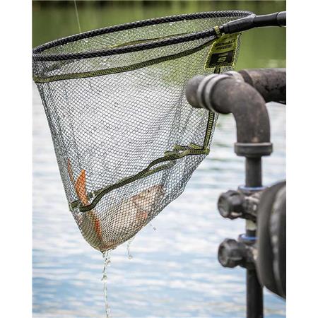 HOOFD VAN EEN SLIJPKOP FOX MATRIX SNAG FREE LANDING NET