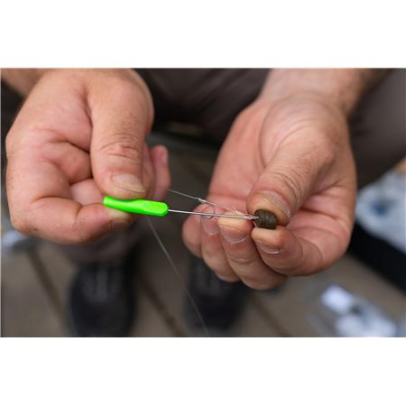 IGŁA KORUM FLUORO QUICKSTOP NEEDLES - PACK DE 2