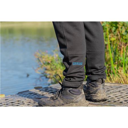 JOGGING HERREN PRESTON INNOVATIONS CORE COLLECTION JOGGERS - SCHWARZ