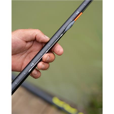 ΚΑΛΆΜΙ ΜΕ ΕΝΩΤΙΚΆ ΤΜΉΜΑΤΑ FOX MATRIX XTR100 ULTRA POWER 9.0M PACKAGE