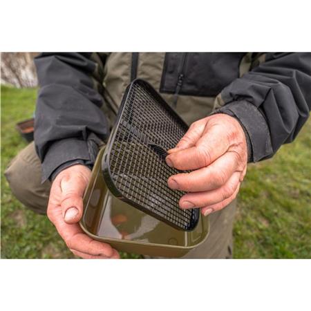 MADDIKEBOKS KORUM MAGGOT TUB AND RIDDLE