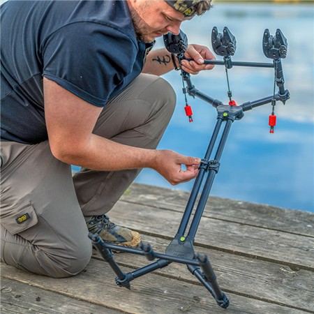 ROD POD AVID CARP REVOLVE SUPER LOW POD