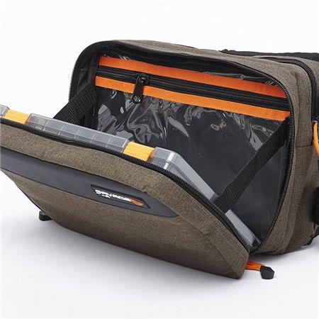 SCHOUDERTAS SAVAGE GEAR SPECIALIST SLING BAG