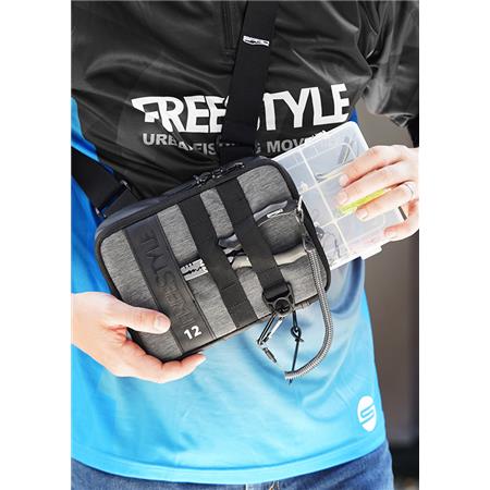 SKULDERTASKE FREESTYLE SIDE POUCH 12