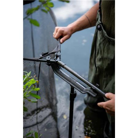 SUPORTE DE REDE DE PESCA FOX CARPMASTER NET SAFE