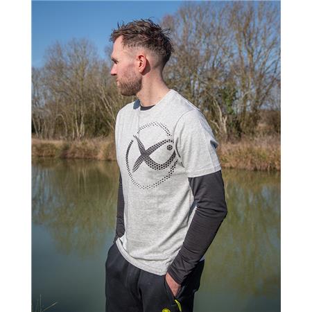 T-SHIRT TIL HERRE MED KORTE ÆRMER FOX MATRIX LARGE MESH LOGO T-SHIRT - GRÅ