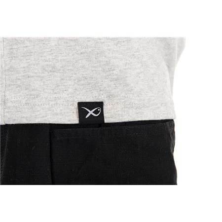 T-SHIRT TIL HERRE MED KORTE ÆRMER FOX MATRIX LARGE MESH LOGO T-SHIRT - GRÅ