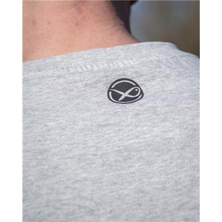 T-SHIRT TIL HERRE MED KORTE ÆRMER FOX MATRIX LARGE MESH LOGO T-SHIRT - GRÅ