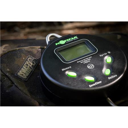 TAS MET WEEGSCHAAL KORDA COMPAC DIGITAL SCALES POUCH DARK KAMO