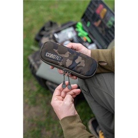 TILBEHØRSTASKE KORDA COMPAC 55 TACKLE POUCH DARK KAMO