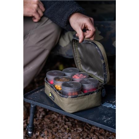 TROUSSE À APPÂTS AVID CARP RVS 8-POT HOOKBAIT POUCH