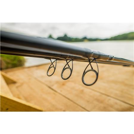 VARA DE FUNDO / GAIOLA DE ISCO PRESTON INNOVATIONS MONSTER XTREME DISTANCE FEEDER RODS